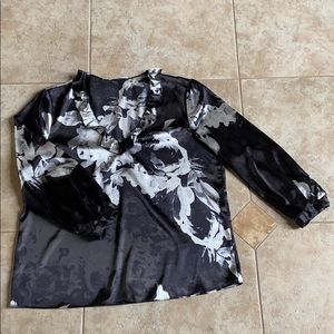 Tahari women’s blouse